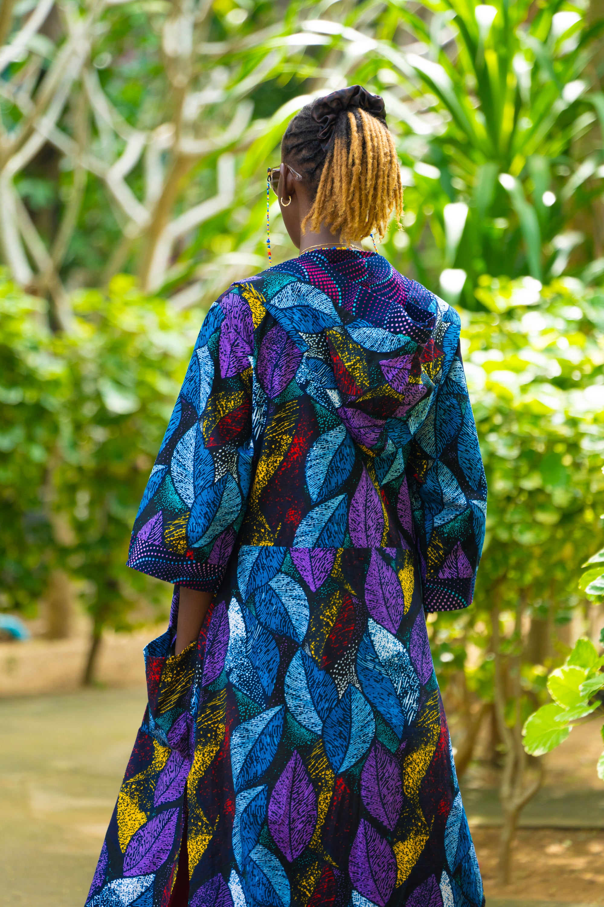 Langes Strandkleid „Midnight Garden“ – Luxuriöse Resortmode mit doppeltem Schlitz