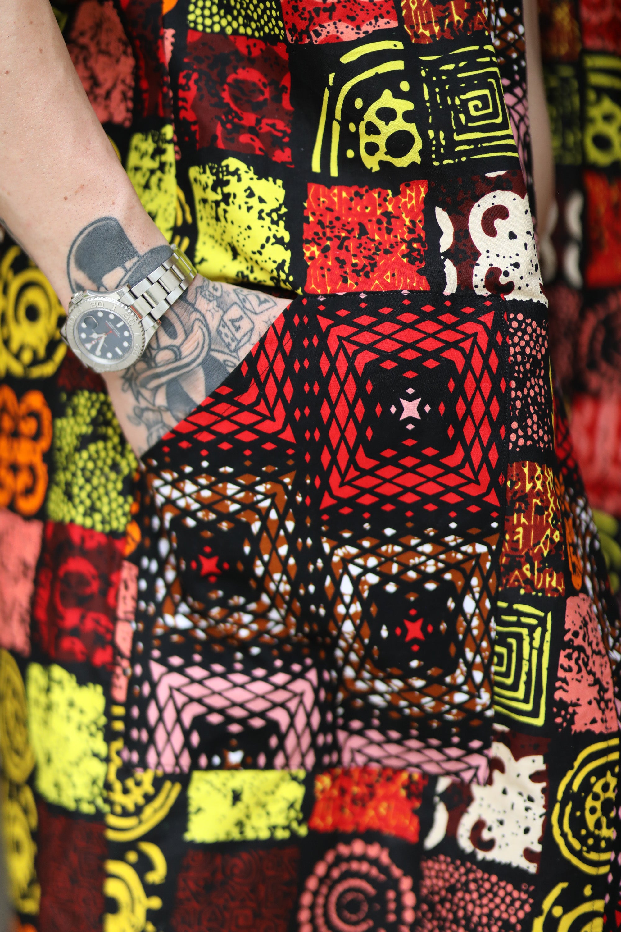 Close up styling Electric Safari African cover-up safari-inspired print – Zawadi Hat