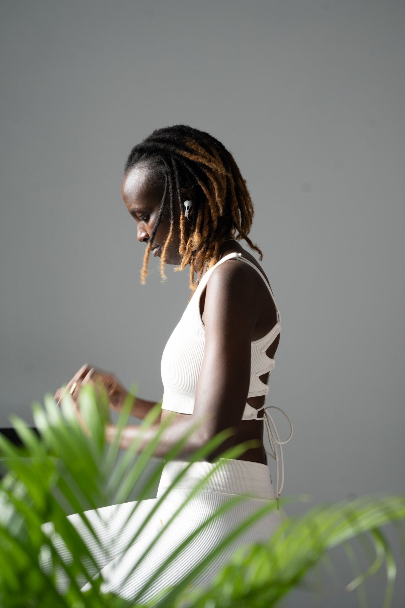 Poukies white gym set for couples; breathable matching top and bottoms, minimalist travel and resort activewear